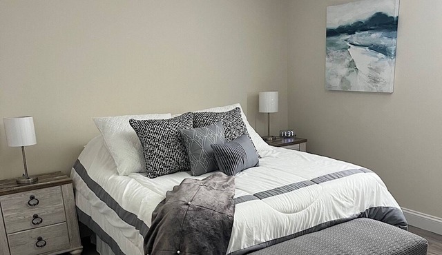 Cozy 4-bedroom house with AC and WiFi in Centereach, New York.