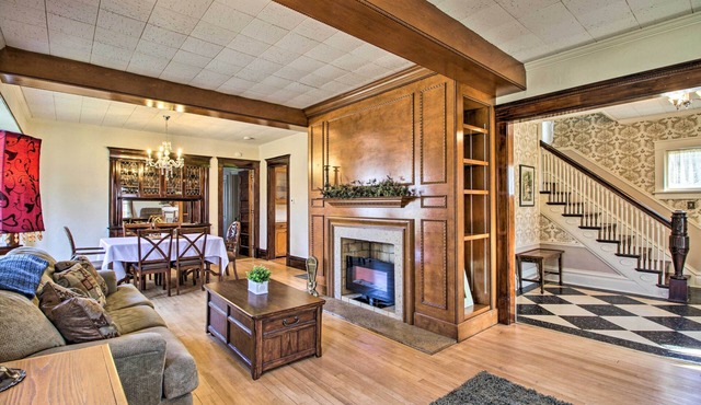 Cozy Appleton Getaway w/Screened-In Porch + Yard!