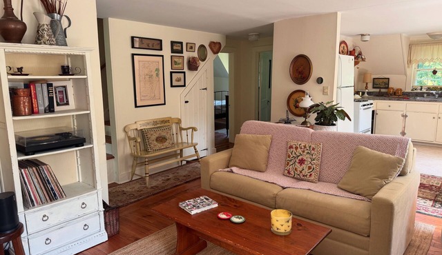 Cozy barn apartment in country setting in charming Litchfield