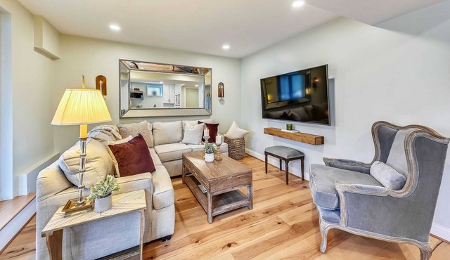 Cozy Boston Condo | Near T