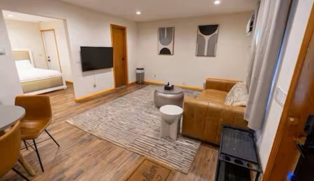 Cozy Boutique Suite · 2 Full Beds · Spa Bathroom · 3 Min to Windham Mtn