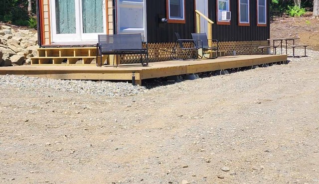 Cozy cabin in lovely Errol with Direct trail access, close to town (cabin 2)
