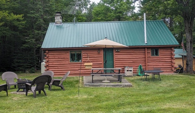 Cozy cabin in the Maine woods. Direct access to ATV/Snowmobile trails.