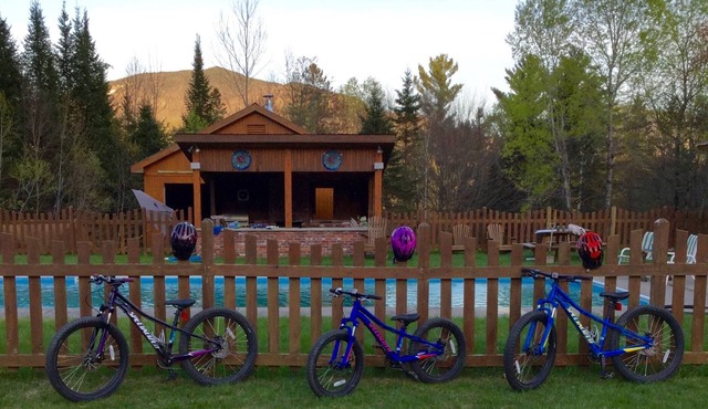 Cozy cabin with pool and direct access to Kingdom Trials