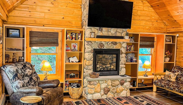 Cozy cabin with sauna, minutes from Weirs Beach.