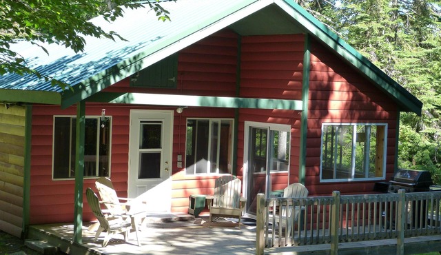 Cozy Cabin with Access to Beautiful Moosehead Lake. Pet friendly!