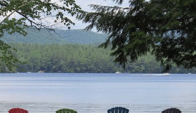 Cozy camp directly on the lake with stunning views!