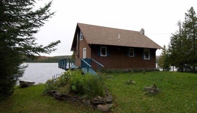 Cozy Coles Pond Cottage