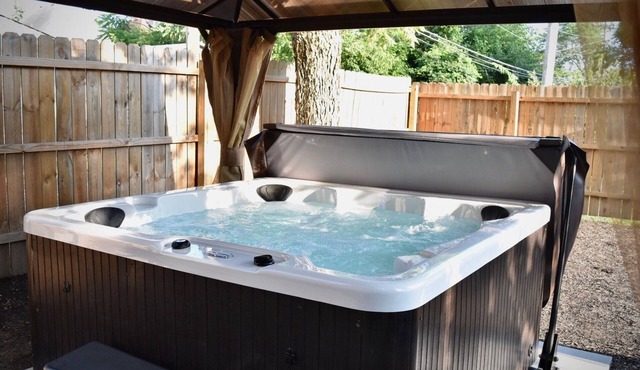 Cozy Columbus Escape Near OSU and Downtown – Sleeps 12 - Great for Game Days!