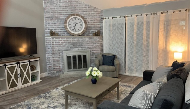 Cozy condo just a minute walk from a beautiful private beach at Newfound Lake