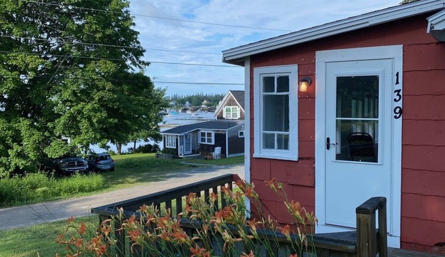 Cozy Cottage in Bass Harbor, Maine next to Acadia National Park