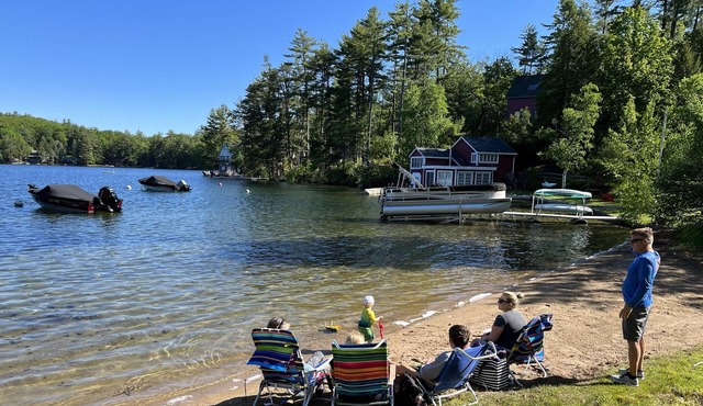 Cozy cottage on pristine Great East Lake