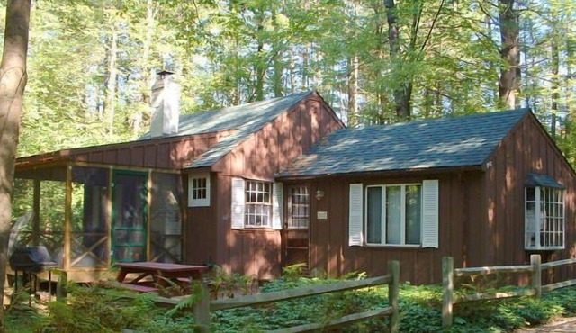 Cozy Cottage on Quiet White Oak Pond