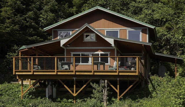 Cozy Cove Cottage - Peaceful, secluded, private beach, BBQ, washer/dryer