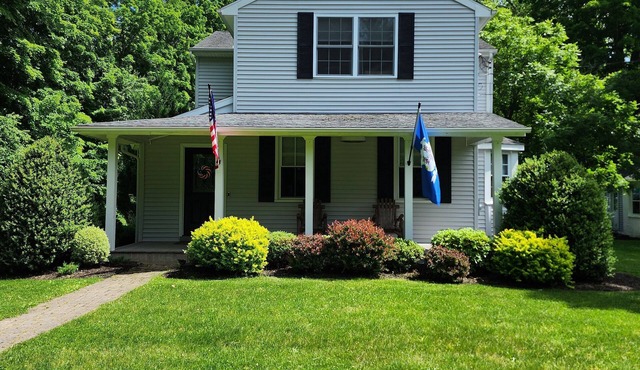 Cozy dog friendly updated house in quiet village adjacent to park