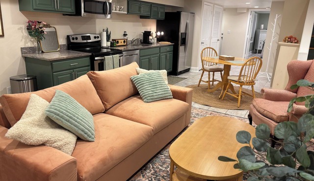 Cozy Family Friendly English Basement Apartment
