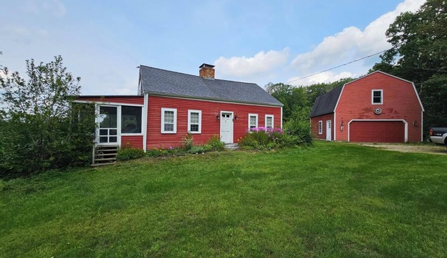 Cozy Farmhouse - Private Ragged Mountain Retreat