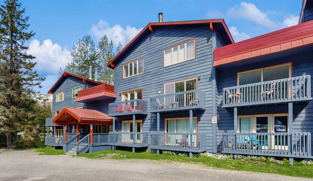 Cozy Girdwood Condo – Your Gateway to Alaska’s Natural Beauty