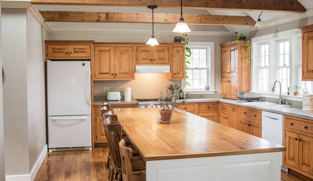 Cozy Historic Farmhouse with Beautiful Views