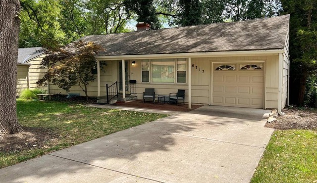 Cozy home in quiet Overland Park neighborhood