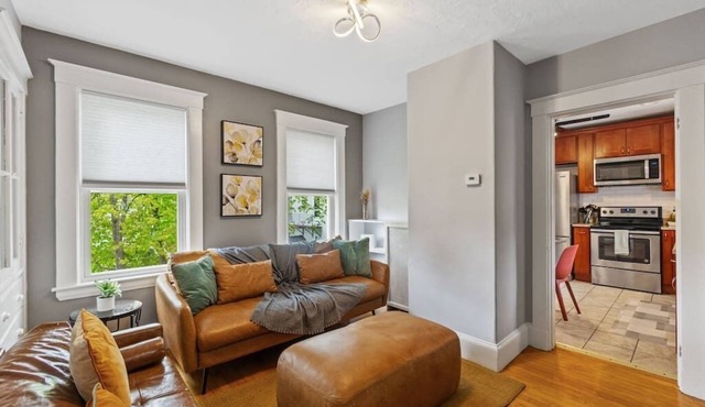 Cozy house close to Brandeis, Bentley, Moody St
