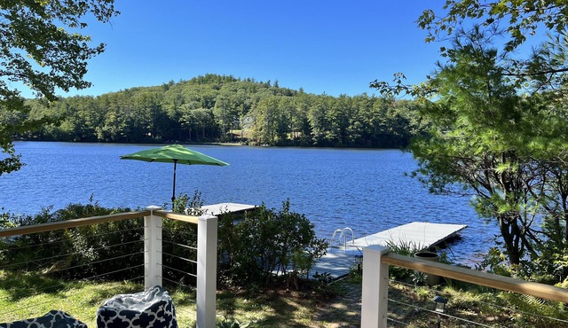 Cozy lakefront cottage with dock, close to skiing