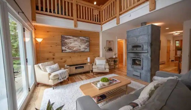 Cozy lakefront property on Sunapee Lake!