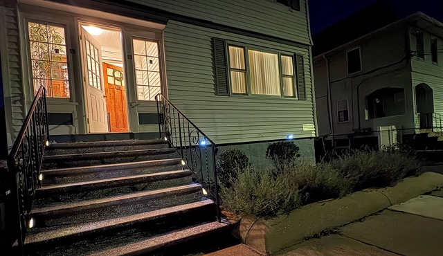 Cozy large 2 bedrooms apartment on Historic Mt Auburn 5 Min to Harvard