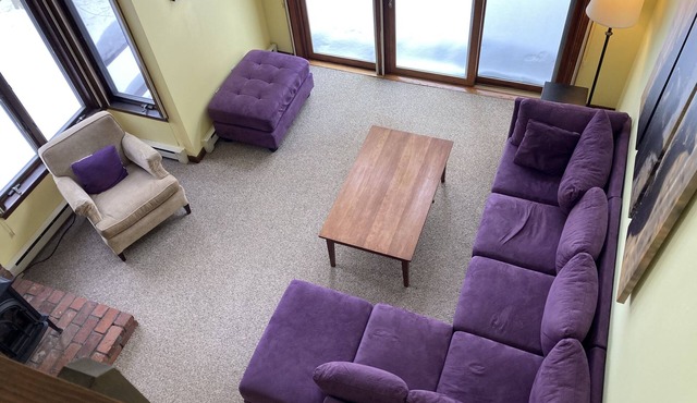 Cozy, light-filled condo - 5 min from beach!