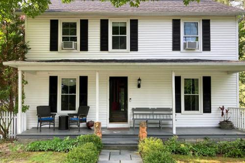 Cozy Litchfield House w/Fenced-In Yard & Fire Pit