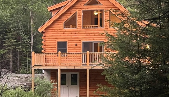 Cozy Log Cabin Getaway
