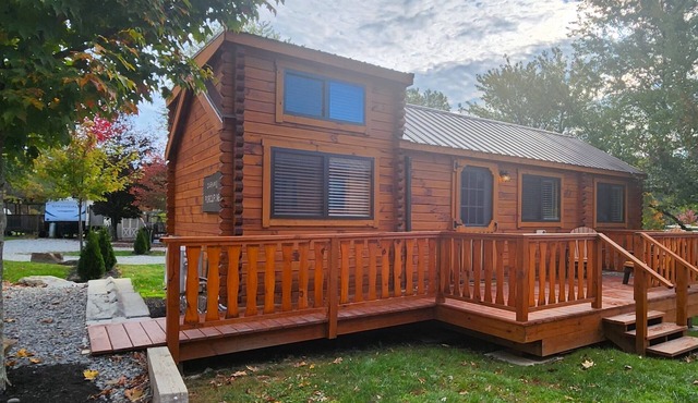 Cozy Log Cabin w/Loft #13. Minutes from Seven Springs and Hidden Valley!