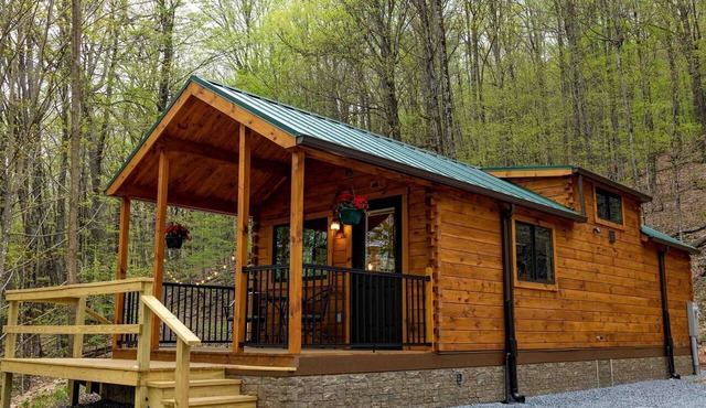 Cozy Log Cabin with a Hot Tub near Seneca Rocks, West Virginia - Perfect for a Romantic Glamping Getaway to the Mountains