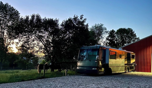 Cozy motor home in Adorable Fredericksburg IN with all amenities inside and out!