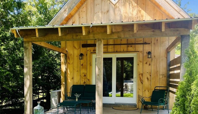 Cozy New TimberFrame Vineyard Haven!