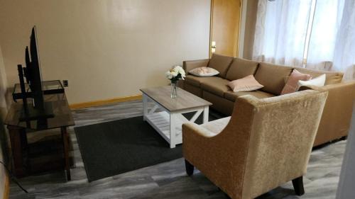 Cozy Newly Furnished 2-Bedroom Home, Manchester