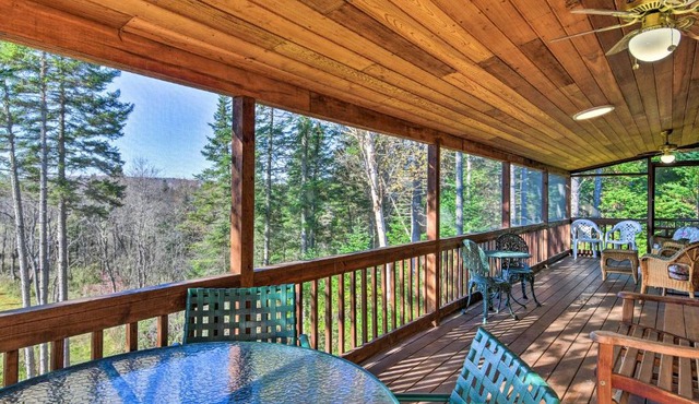 Cozy Pittsburg Home on Perry Stream Trail Access!