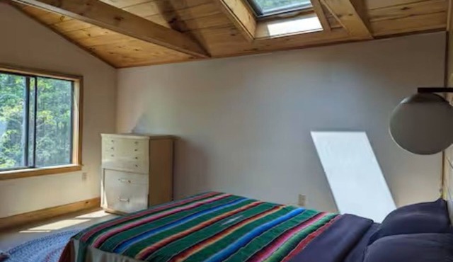 Cozy, Private 1-bedroom house with stream frontage in tranquil Bridgton with AC