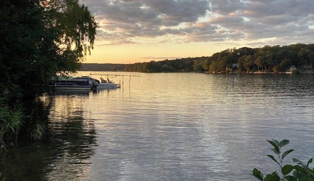 Cozy private house on Coventry Lake .Large deck own beach
