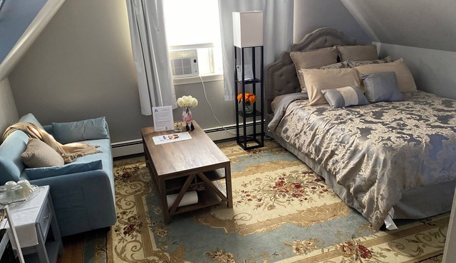 Cozy&Quiet Home in Portland ME. One Bedroom with dedicated Bathroom “No Kitchen”