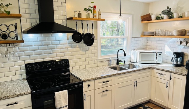 Cozy Ranch - Conveniently Located - Entire Home Available for Use!
