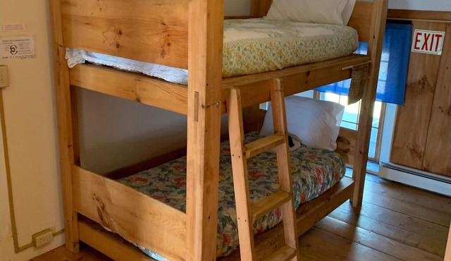 Cozy Retreat in Historic Farmhouse, Charming Bunk Bed Room,- Owl Dorm