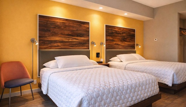 Cozy Room Next to the Airport w/2 Beds - Free Hot Breakfast & Shuttle