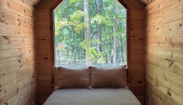 Cozy Secluded Tiny Home with Wood-Burning Hot Tub and Private Deck