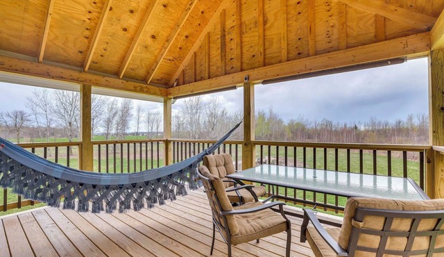 Cozy Solar-Powered Loft: Walk to Lake Champlain!