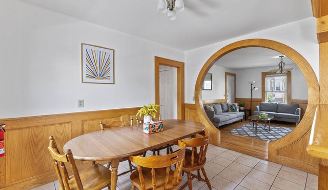 Cozy & Spacious 3Br home in Malden/with free parking and windows AC