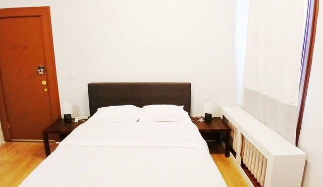 Cozy spacious bedroom with king size bed, only half mile to Rt.95, private bath
