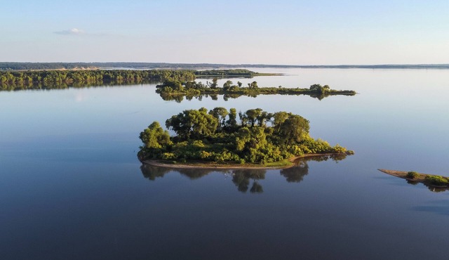 Cozy & Spacious Wooden Suite By The Lake | Texoma Shores Resort