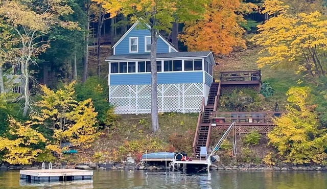 Cozy Swimming Hole cabin on Lake Morey