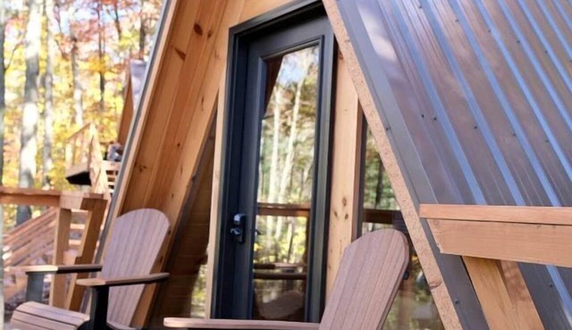 Cozy Tree Cabin with Wonderful Views from the Deck by Tappan Lake in Ohio